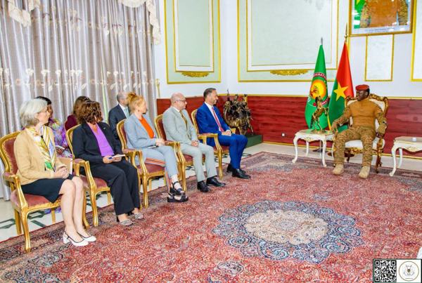 COUP DE THÉÂTRE À OUAGADOUGOU : IBRAHIM TRAORÉ REÇOIT LE CHEF DE LA DIPLOMATIE BELGE