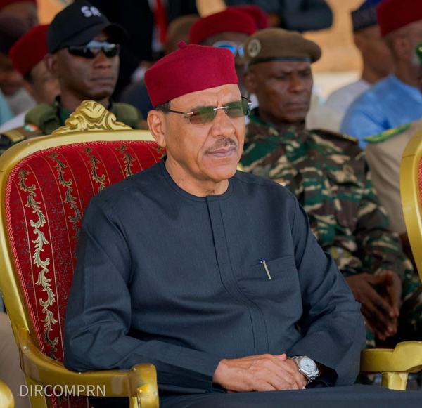DE PRÉSIDENT DU NIGER À PRISONNIER : LE DESTIN BRISÉ DE MOHAMED BAZOUM