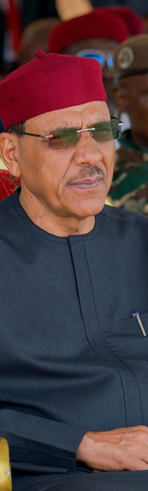DE PRÉSIDENT DU NIGER À PRISONNIER : LE DESTIN BRISÉ DE MOHAMED BAZOUM